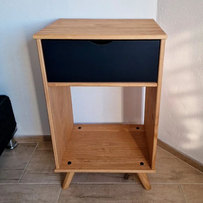 Mesa De Luz 1 Cajón Madera Maciza - Línea Berlín en Madera natural - Mesas de luz, Uruguay | Ecowood, vista 2