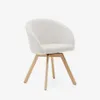Silla giratoria Marvin - chenilla beige y patas de madera maciza de haya acabado natural en Beige - Sillas, Uruguay | Kavehome, vista 1 de 8