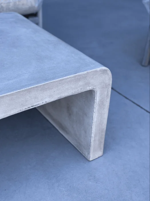 MESA LIVING RODAS CEMENTO AVOLA en Gris - Muebles para el exterior, Uruguay | Más Infinito Casa, vista 3