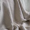 Manta para sillón y cama algodón Beige Waffle - 130cm - Textiles, Uruguay | Buho Store, vista 5 de 5