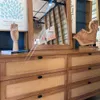 Cómoda Toulouse con Espejo - Seis Cajones / Madera Natural de Gomero - Cómodas, Uruguay | Berna home, vista 8 de 10