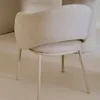 Silla Maina de chenilla beige y patas de acero con acabado beige FSC Mix Credit en Beige - Sillas, Uruguay | Kavehome, vista 3 de 10