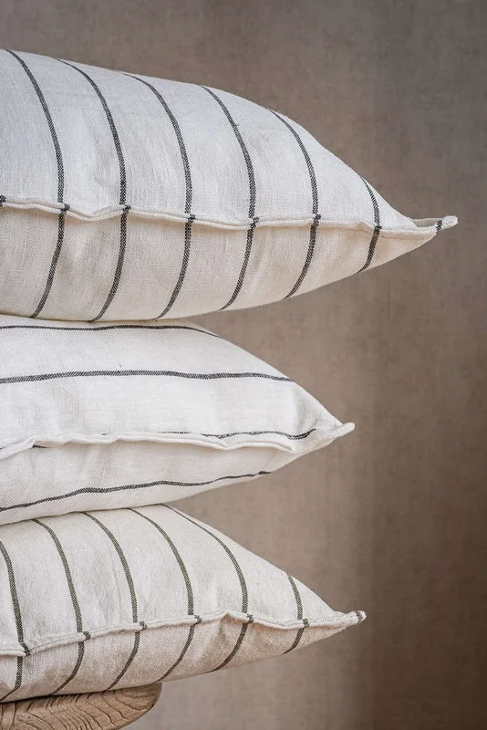 ALMOHADON LINO RAYADO GRIS - 70 X 43 CMS en Gris - Textiles, Uruguay | La Iberica, vista 3