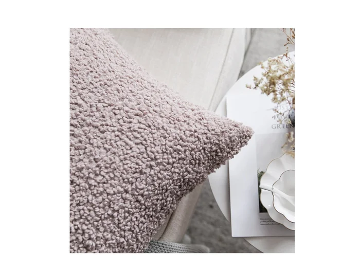 Almohadón de Corderito Pink en Rosa - Textiles, Uruguay | Finkel, vista 3