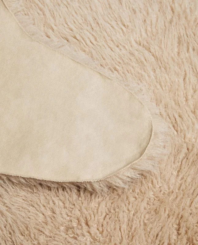 MANTA PELO LARGO IRREGULAR en Beige - Textiles, Uruguay | Zara Home, vista 5