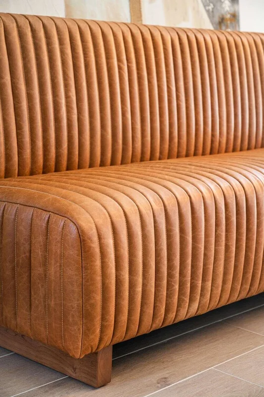 SILLON DE COMEDOR FERRARO - CUERO ITALIANO CARAMELO - 2.13 MTS en Marrón - Sillones y sofás, Uruguay | La Iberica, vista 3