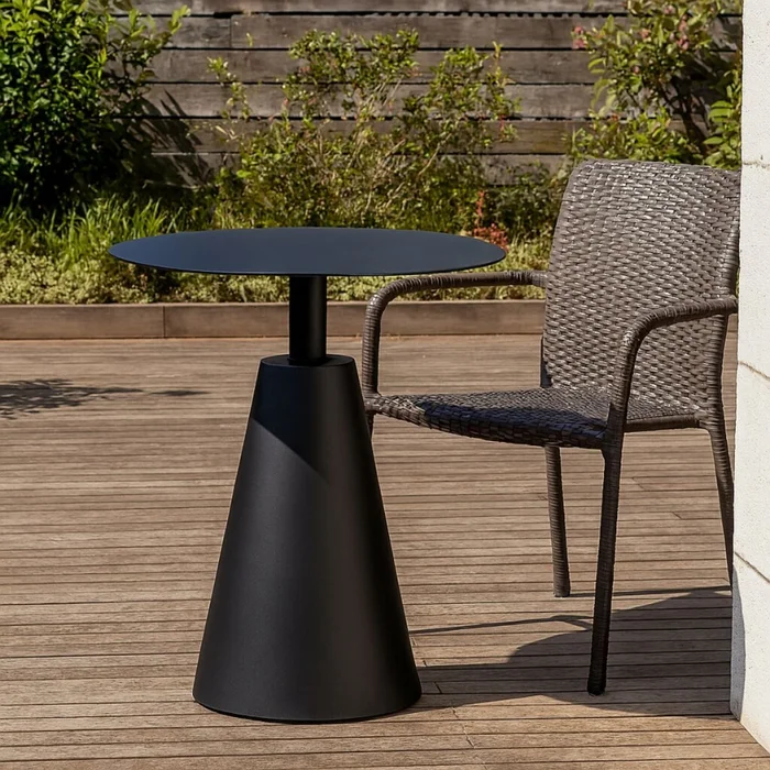 MESA DE EXTERIOR VIGO NEGRO CIRCULAR en Negro - Mesas de comedor, Uruguay | Viasono