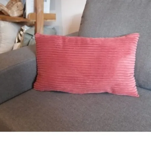 Almohadón Pana Cranberry red (trama a rayas) en Rojo - Textiles, Uruguay | Finkel