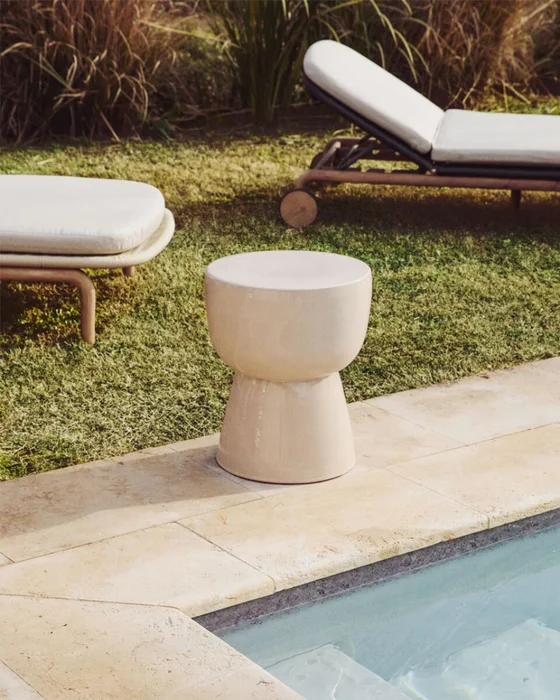 Mesa auxiliar exterior Mesquida de cerámica con acabado terracota glaseado Ø 35 cm - con acabado crudo glaseado Ø 36 cm en Beige - Mesas de arrimo, Uruguay | Kavehome, vista 2