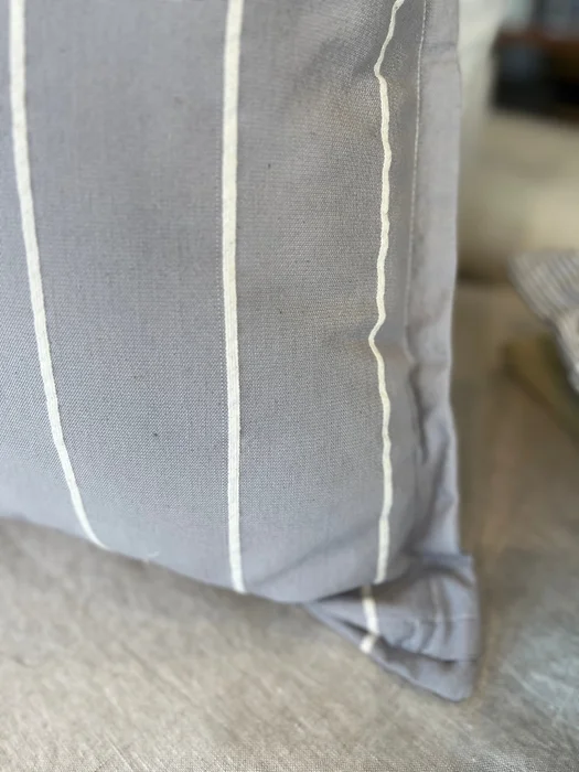 Almohadón Antonia 60cm en Gris - Textiles, Uruguay | Martinika Deco, vista 2