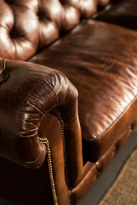 SILLON CHESTERFIELD CUERO ITALIANO - 3 CUERPOS en Marrón - Sillones y sofás, Uruguay | La Iberica, vista 18