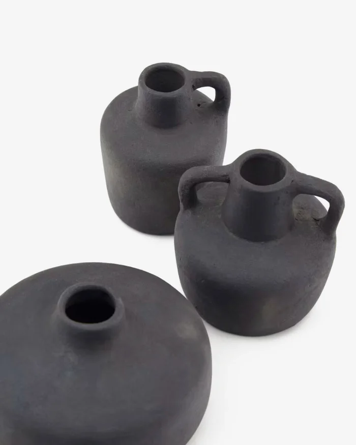 Set Sofra de 3 jarrones de terracota con acabado negro 6 cm / 7 cm / 10 cm en Negro - Jarrones, Uruguay | Kavehome, vista 2