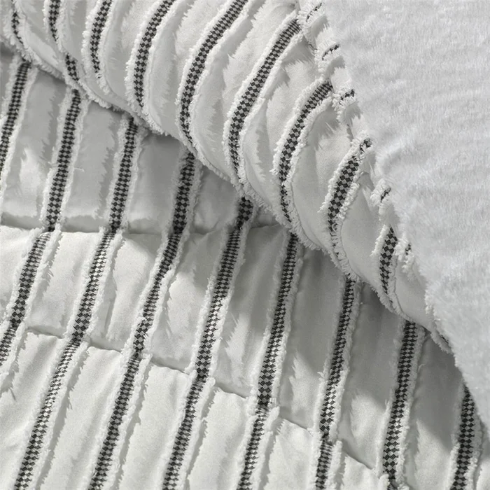 Acolchado Queen - Raya blanco 2,60m x 2,35m en Blanco - Textiles, Uruguay | Decohogar, vista 2