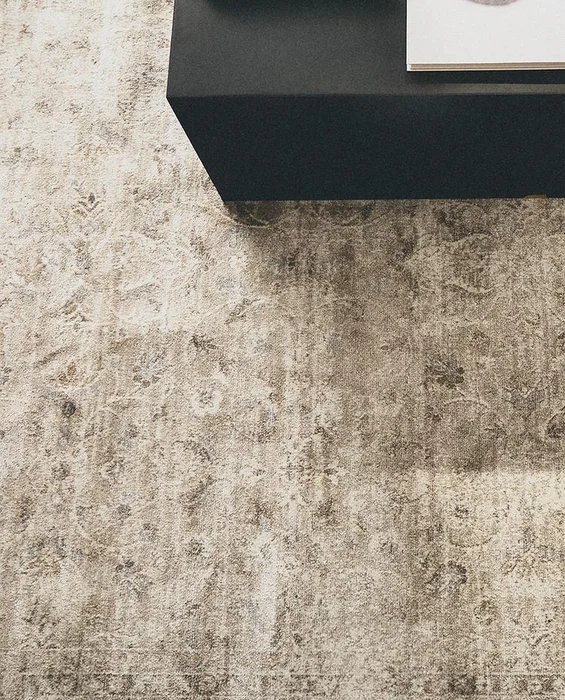 ALFOMBRA EFECTO VINTAGE en Beige - Alfombras, Uruguay | Zara Home