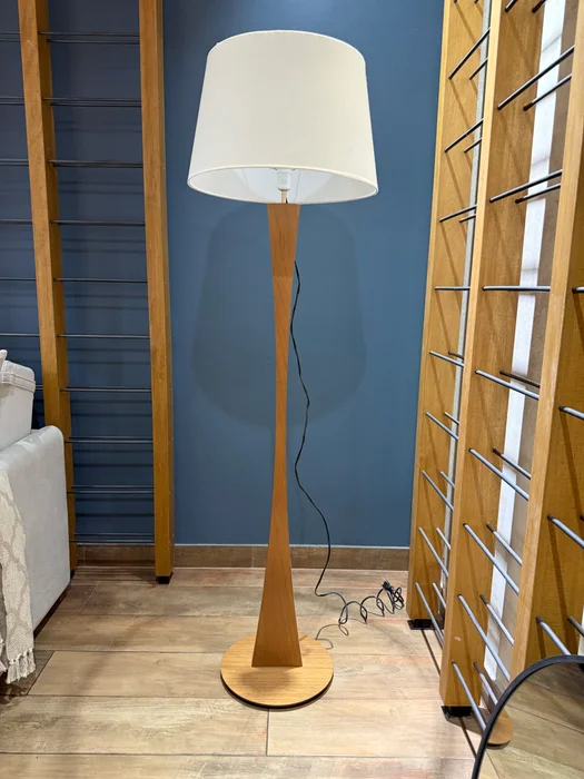 Lámpara de Pie Delicata en Madera natural - Lámparas de pie, Uruguay | Berna home, vista 3