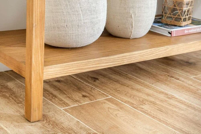 MESA DE ARRIMO BORA - PINO Y ESTERILLA en Madera natural - Bibliotecas, Uruguay | La Iberica, vista 6