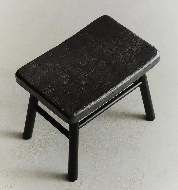 TABURETE MARTILLADO MINI MADERA en Marrón - Sillas, Uruguay | Zara Home