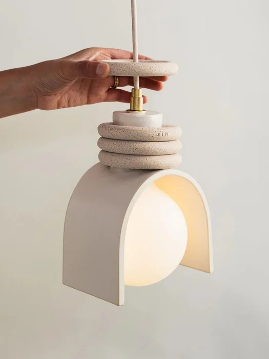 LUMINARIA KENZO OFF WHITE en Beige - Lámparas colgantes, Uruguay | Berlina Store