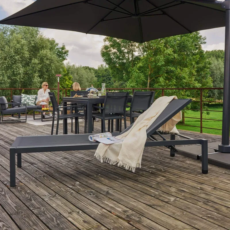 Reposera Lyra Beta Antracita en Gris - Muebles para el exterior, Uruguay | Naterial Uruguay