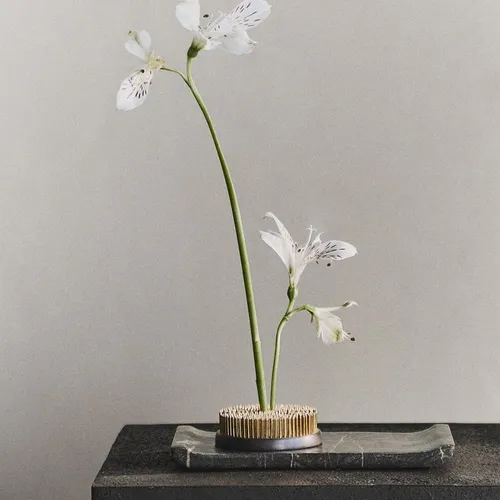 SOPORTE FLORES KENZAN, Uruguay | Zara Home