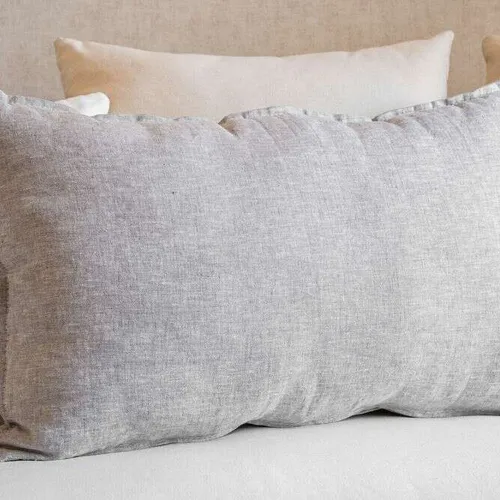 ALMOHADON PAZ LINO GRIS CLARO - 70 X 43 en Gris - Textiles, Uruguay | La Iberica