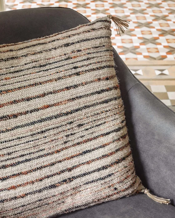 Almohadón Briksa 45 x 45 cm en Multicolor, Uruguay | Kavehome, vista 3