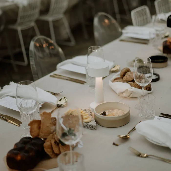 Lámpara de Mesa Tuvalu Portátil Recargable White en Blanco - Lámparas de mesa, Uruguay | Serlux, vista 4