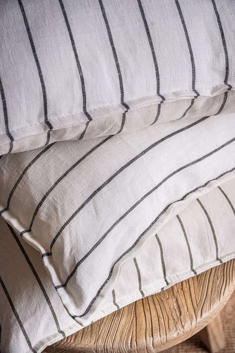 ALMOHADON LINO RAYADO GRIS - 55 X 55 CMS en Gris - Textiles, Uruguay | La Iberica, vista 4