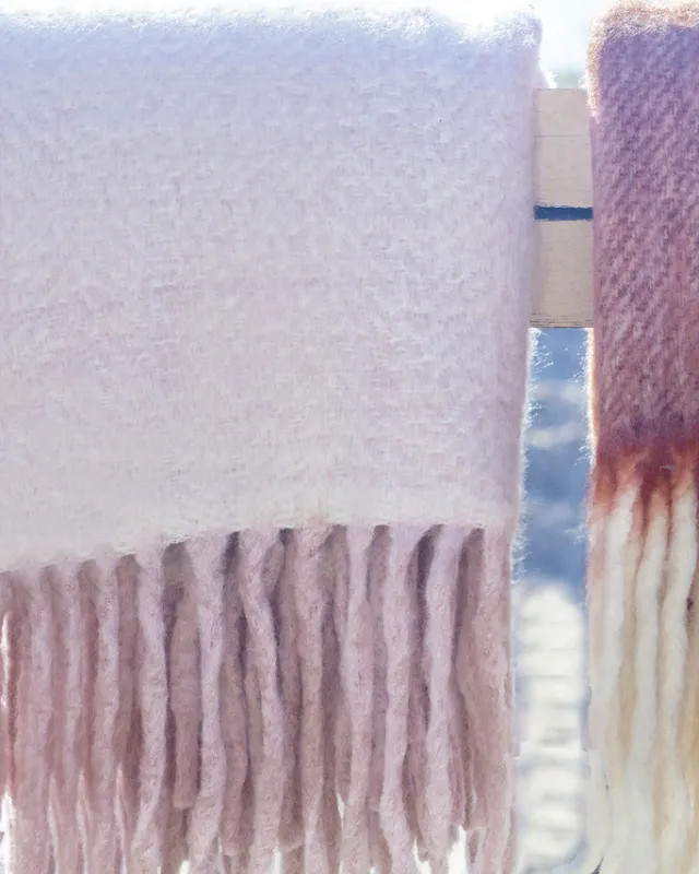 THROW BLEND LANA Y MOHAIR ROSA en Rosa - Textiles, Uruguay | Sentido Jose Ignacio