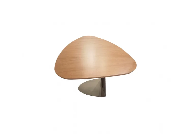 Mesita De Centro de 3 lados tapa madera clara base en hierro color chocolate suave en Marrón - Mesas de living, Uruguay | Champagne Home, vista 2