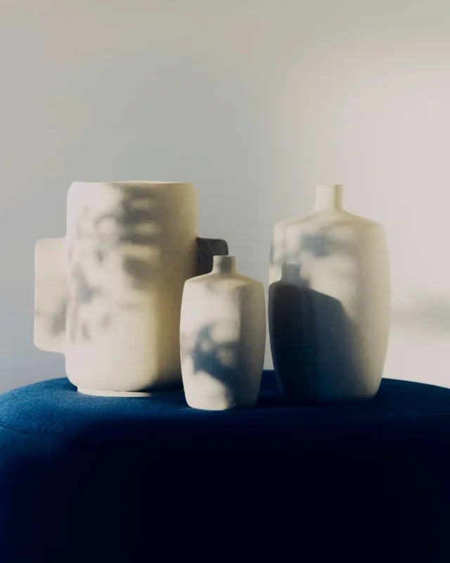 Jarrón Mireni de papel maché beige Ø 39 cm en Blanco - Jarrones, Uruguay | Kavehome, vista 3