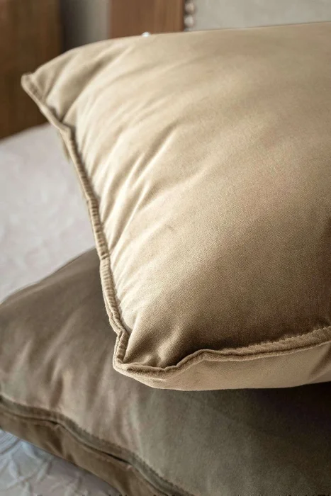 ALMOHADON TERCIOPELO OLIVA - 55 X 55 CMS en Verde oliva - Textiles, Uruguay | La Iberica, vista 13