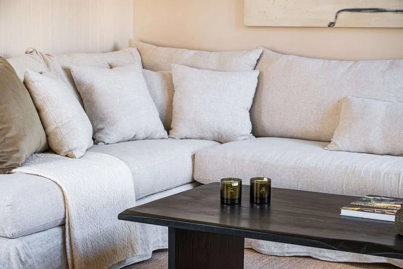 SILLON MANUELA ESQUINERO CON 1 POSABRAZOS - LINO en Blanco - Sillones y sofás, Uruguay | La Iberica, vista 3