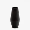 Jarrón Posia de terracota - 61 cm en Negro - Jarrones, Uruguay | Kavehome, vista 1 de 5