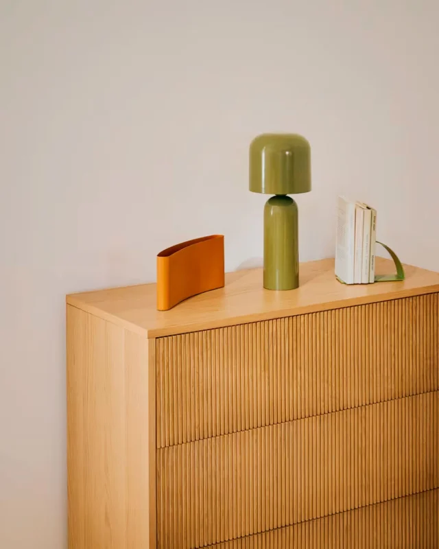 Lámpara de mesa Monze en metal pintado de verde en Verde - Lámparas de mesa, Uruguay | Kavehome, vista 3