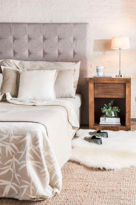 RESPALDO CAPITONEADO SIN BOTONES - TERCIOPELO en Gris - Respaldos de cama, Uruguay | La Iberica