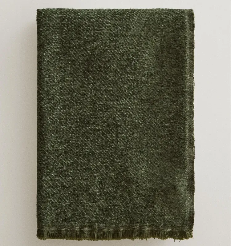 MANTA CHENILLA en Verde - Textiles, Uruguay | Zara Home