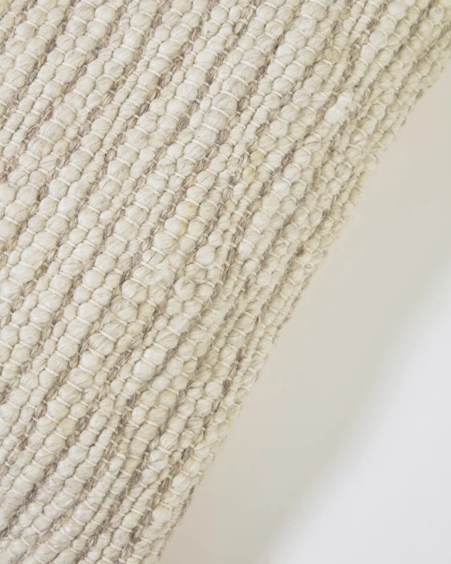 Almohadón Maday de lana y algodón beige 45 x 45 cm en Beige - Textiles, Uruguay | Kavehome, vista 3