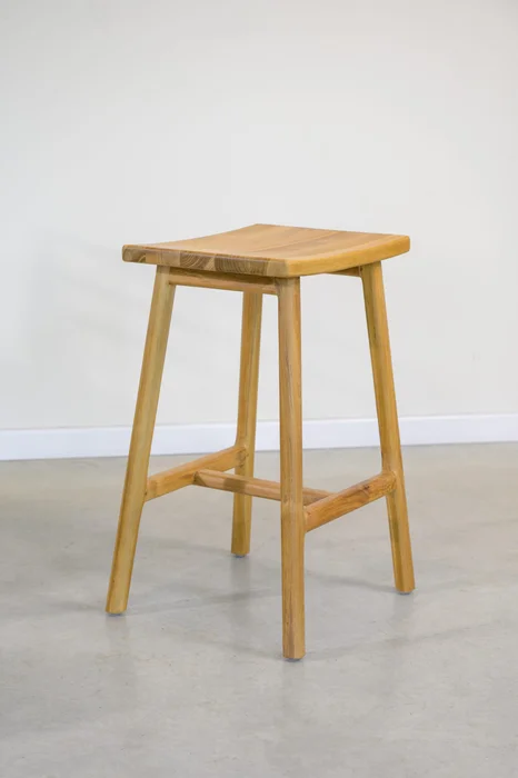 Banqueta de barra en madera teca en Madera natural - Butacas, banquetas y puffs, Uruguay | Entrecasa