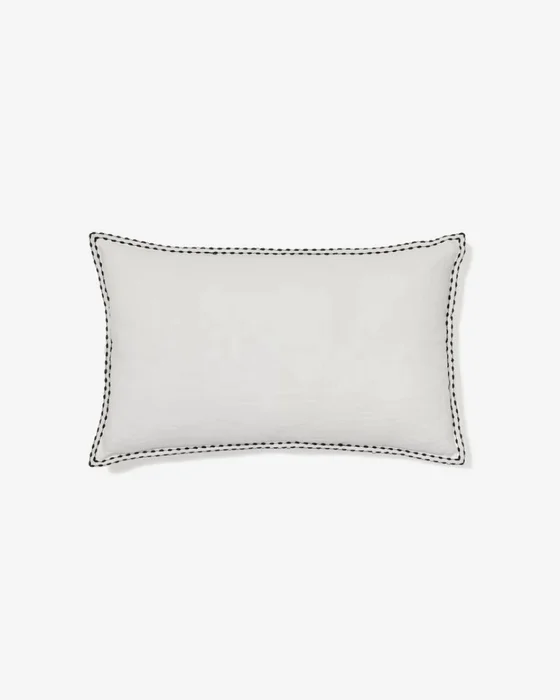 Almohadón Sinet de lino blanco con bordado negro - 30 x 50 cm en Blanco - Textiles, Uruguay | Kavehome