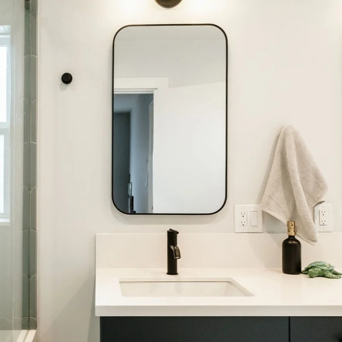 Espejo Rectangular Mediano en Negro - Dormitorio, Uruguay | Casa Ernesta, vista 2