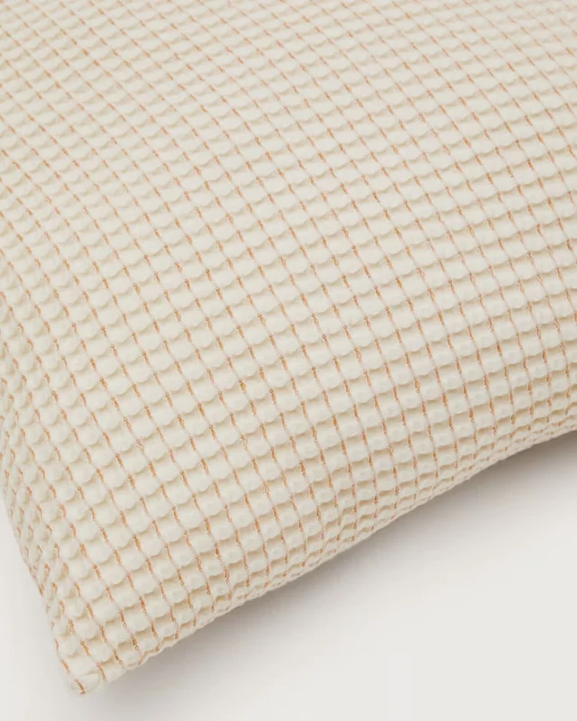 Set Senara de 2 almohadones de algodón beige 45 x 45 cm en Beige - Textiles, Uruguay | Kavehome, vista 3