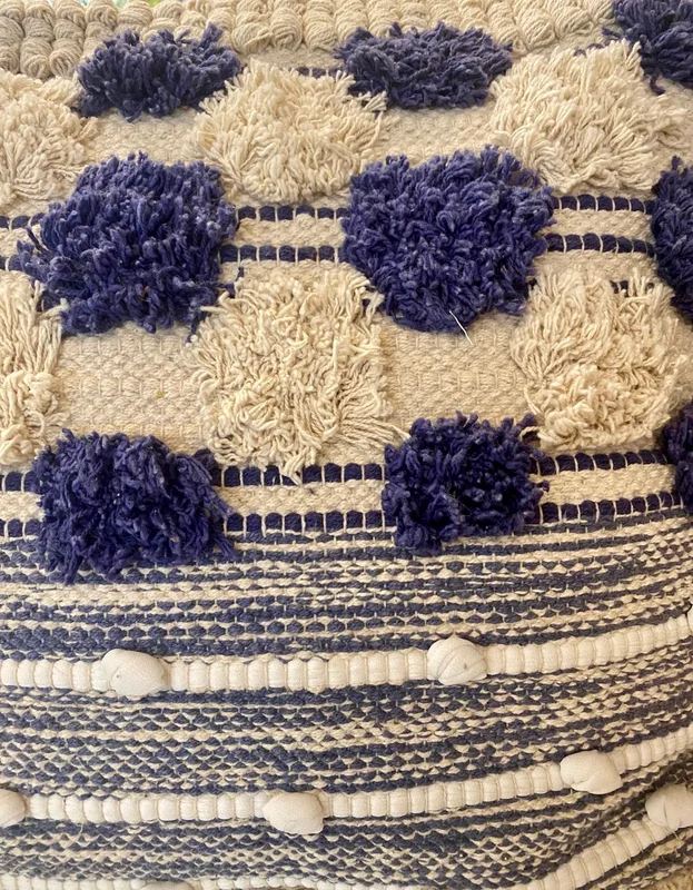 Funda Almohadón Rústico Natural con pompones azul en Azul - Textiles, Uruguay | Indrana, vista 3