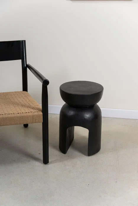 Mesita de arrime o banco en Negro - Mesas de living, Uruguay | Entrecasa, vista 3
