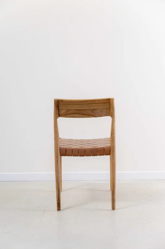 Silla en teca y cuero marrón en Madera natural - Sillas, Uruguay | Entrecasa, vista 3