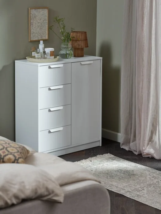 Cómoda JENSLEV 4 cajones 1 puerta blanco en Blanco - Cómodas, Uruguay | JYSK, vista 2