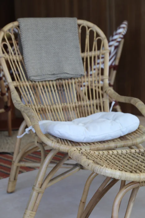 SILLON Y BANQUETA en Madera natural - Sillones y sofás, Uruguay | Sentido Jose Ignacio, vista 2