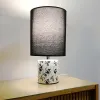 Lámpara de mesa Engla pantalla Negra en Multicolor - Lámparas de mesa, Uruguay | Alta Gracia Deco, vista 1 de 2