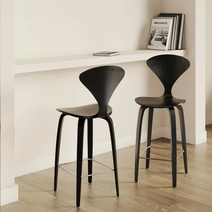 Cherner Bar Stool Black | Norman Cherner en Negro - Butacas, banquetas y puffs, Uruguay | Mad for Modern
