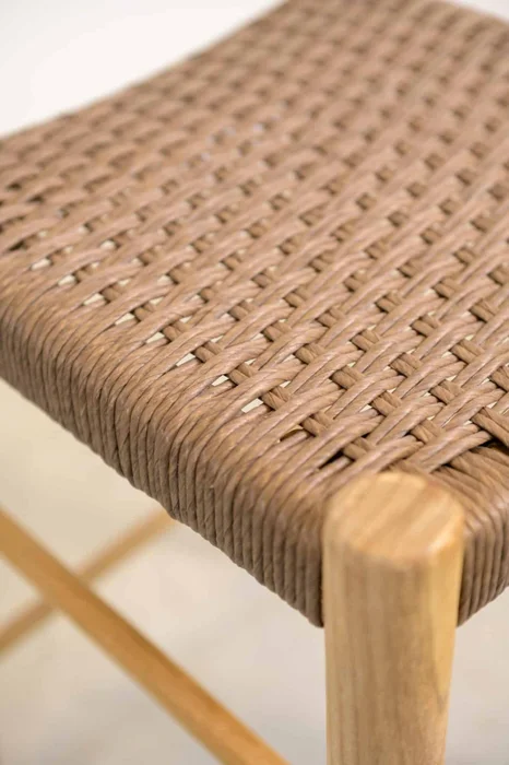 Banqueta de barra sin respaldo en teca y fibra en Madera natural - Butacas, banquetas y puffs, Uruguay | Entrecasa, vista 5